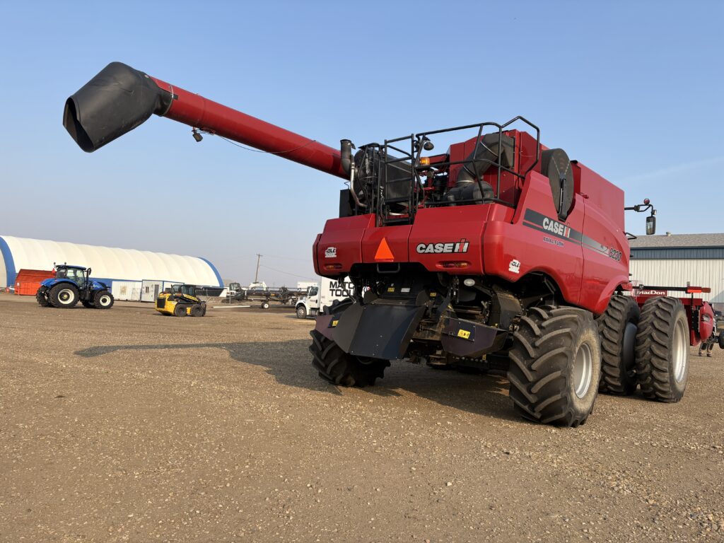 2013 Case IH 8230 Combine w/ 3016 Pickup Header 4