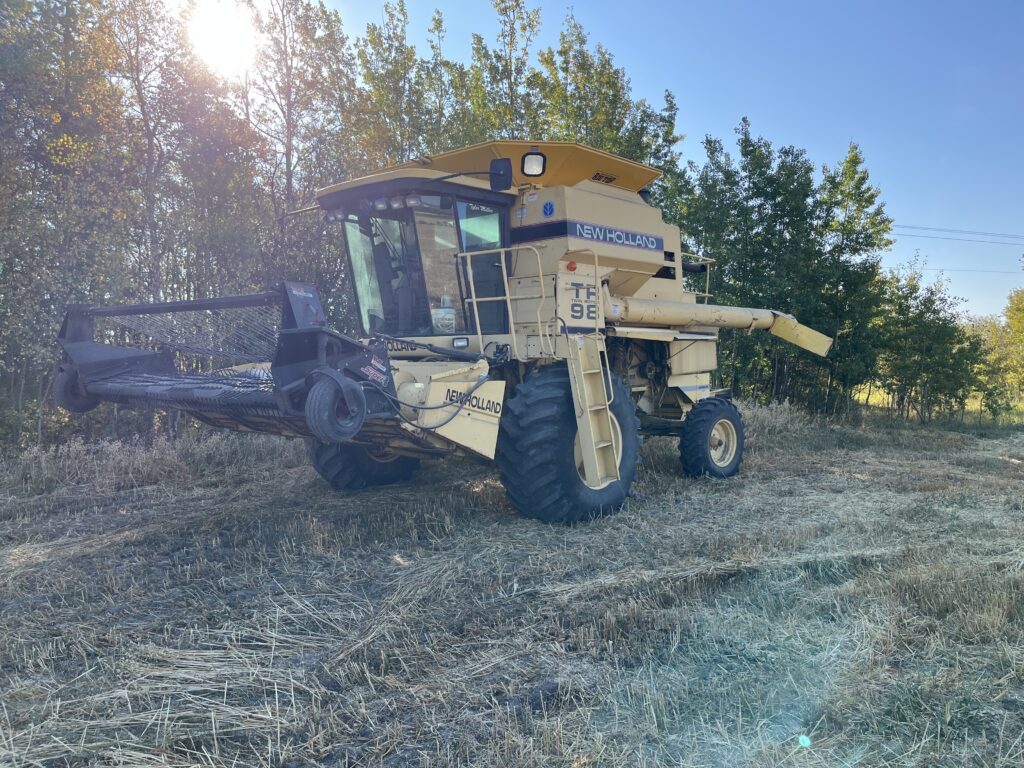 1997 New Holland TR98 Combine 2