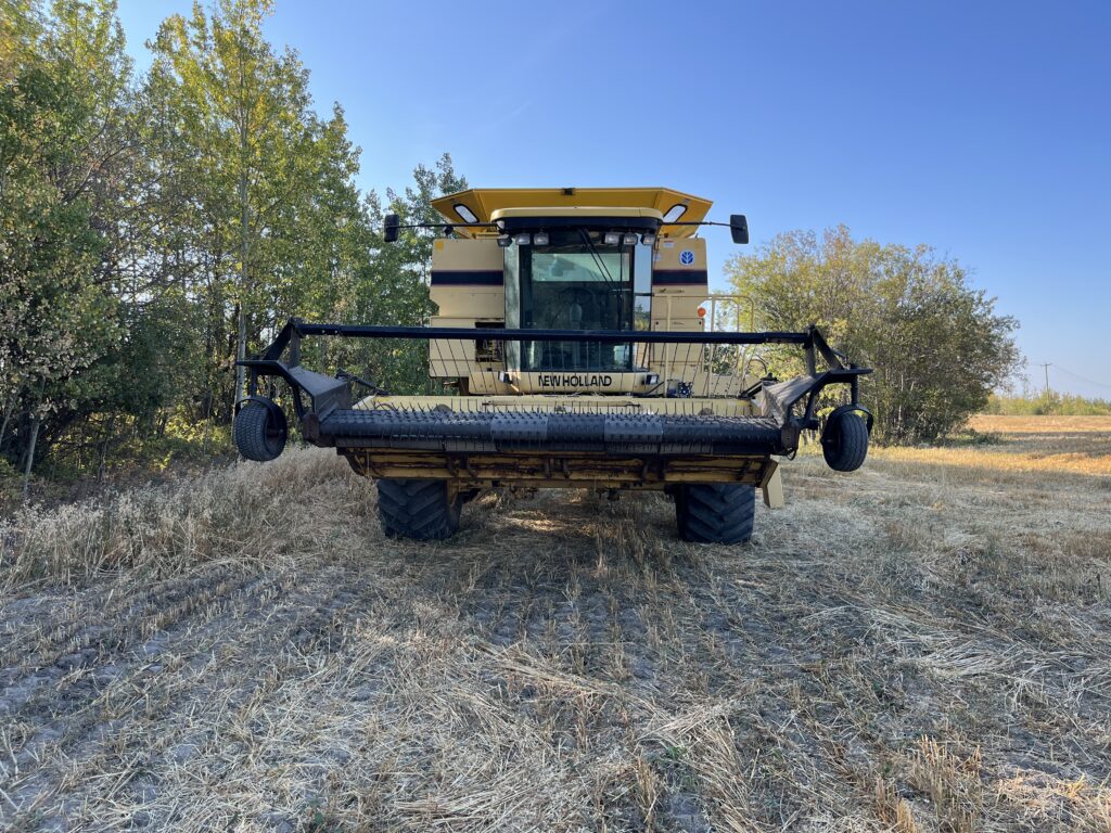 1997 New Holland TR98 Combine