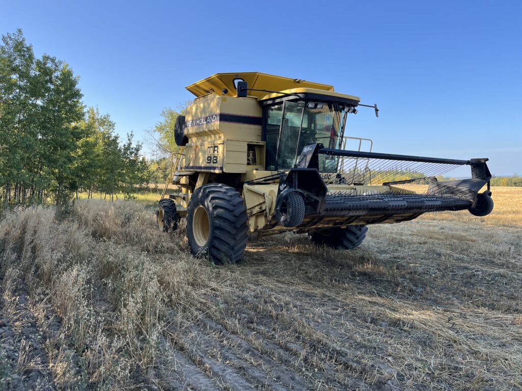 1997 New Holland TR98 Combine 1