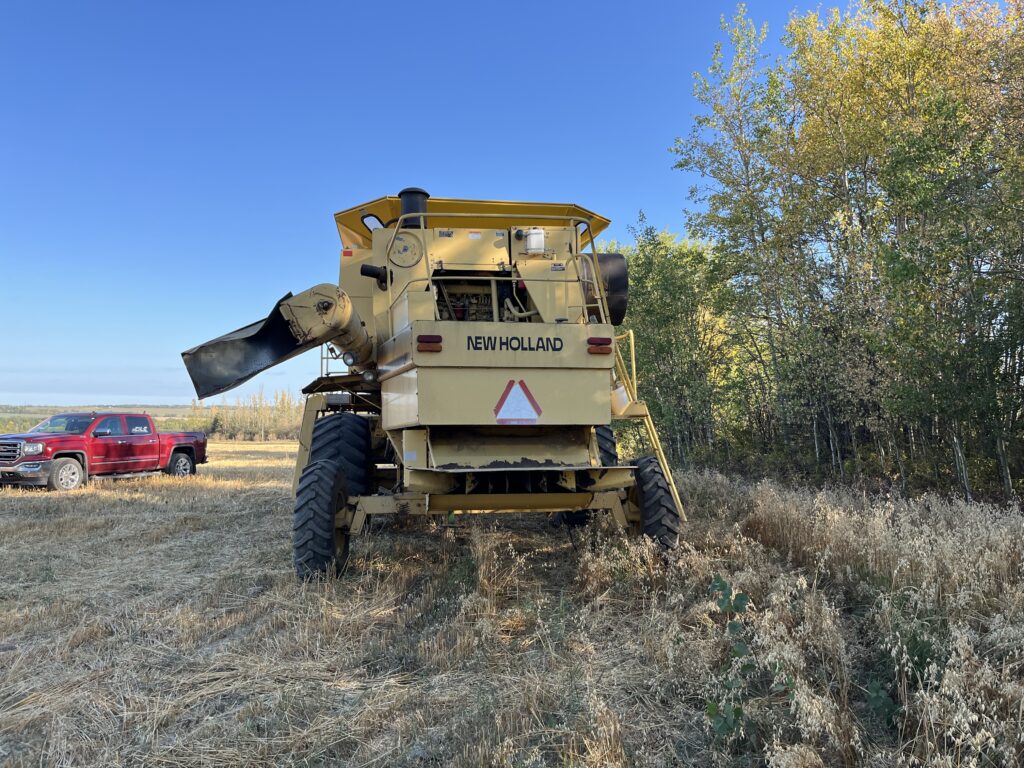 1997 New Holland TR98 Combine 3