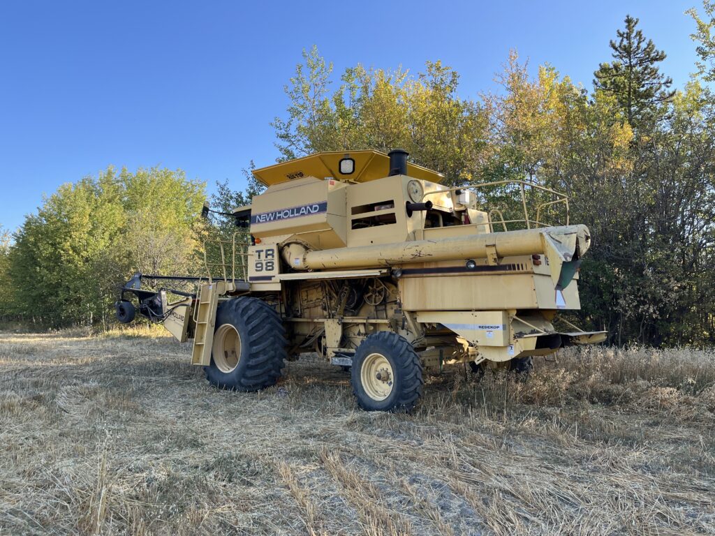 1997 New Holland TR98 Combine 4