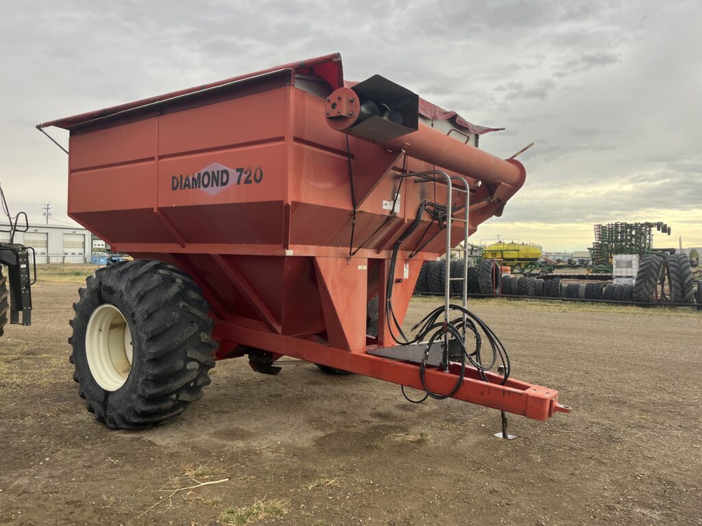Diamond 720 Bushel Grain Cart 2