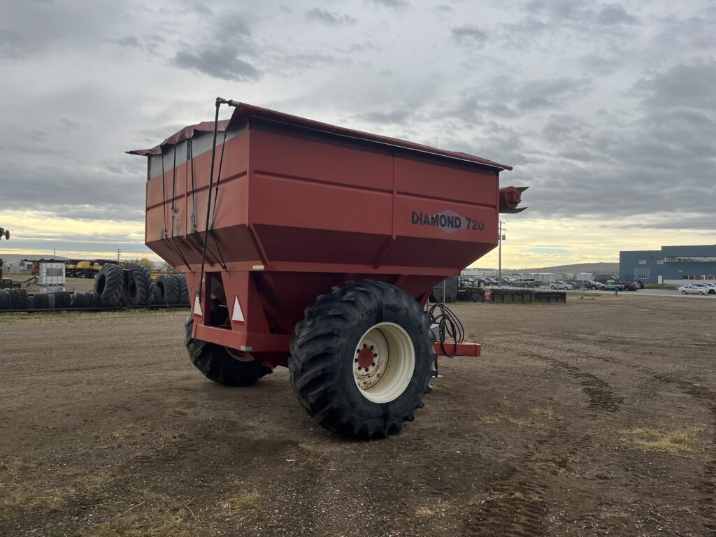Diamond 720 Bushel Grain Cart 3