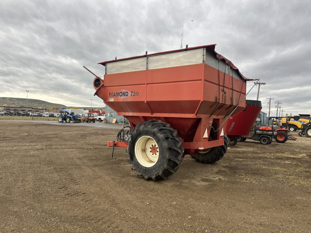 Diamond 720 Bushel Grain Cart 5