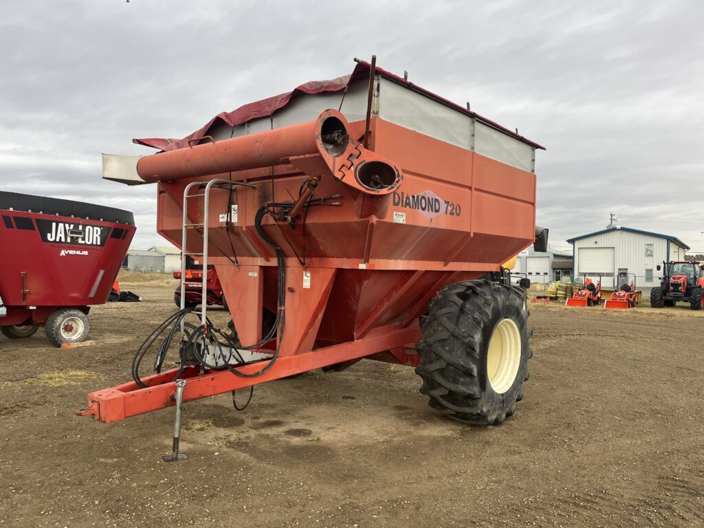 Diamond 720 Bushel Grain Cart 1