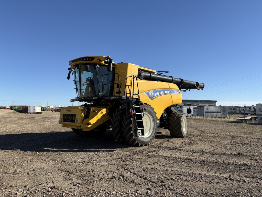 2023 New Holland CR9.90 Combine 1
