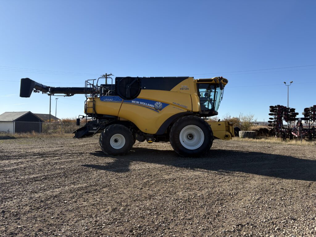 2023 New Holland CR9.90 Combine 3