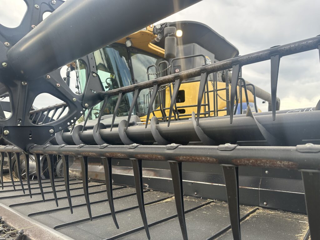 2011 Case IH 2162 35' Header 1