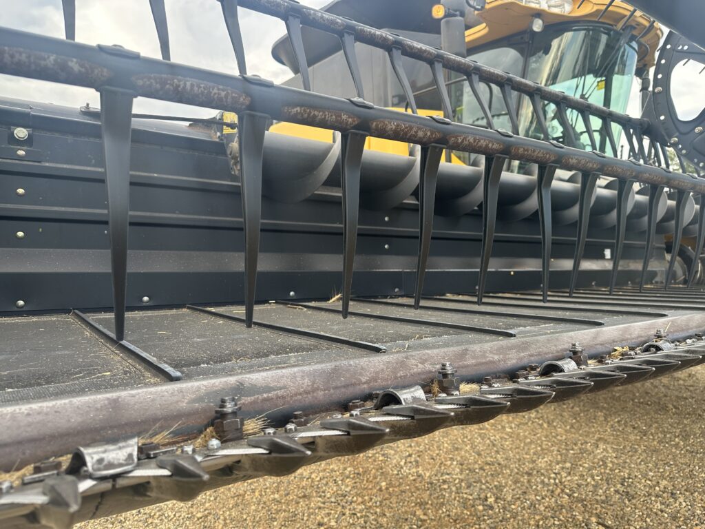 2011 Case IH 2162 35' Header 2