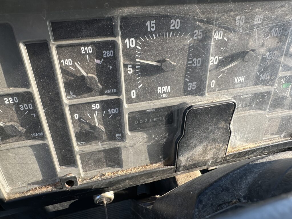 2001 International 4000 Truck w/ Henke Kwickmixer 5