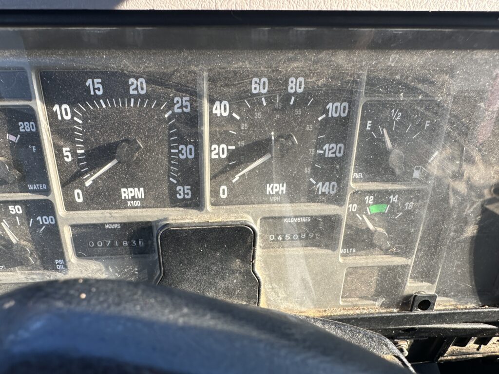 2001 International 4000 Truck w/ Henke Kwickmixer 7