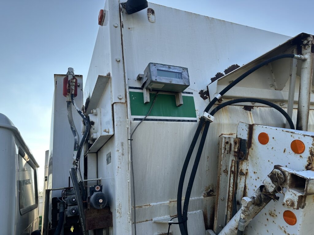 2001 International 4000 Truck w/ Henke Kwickmixer 9