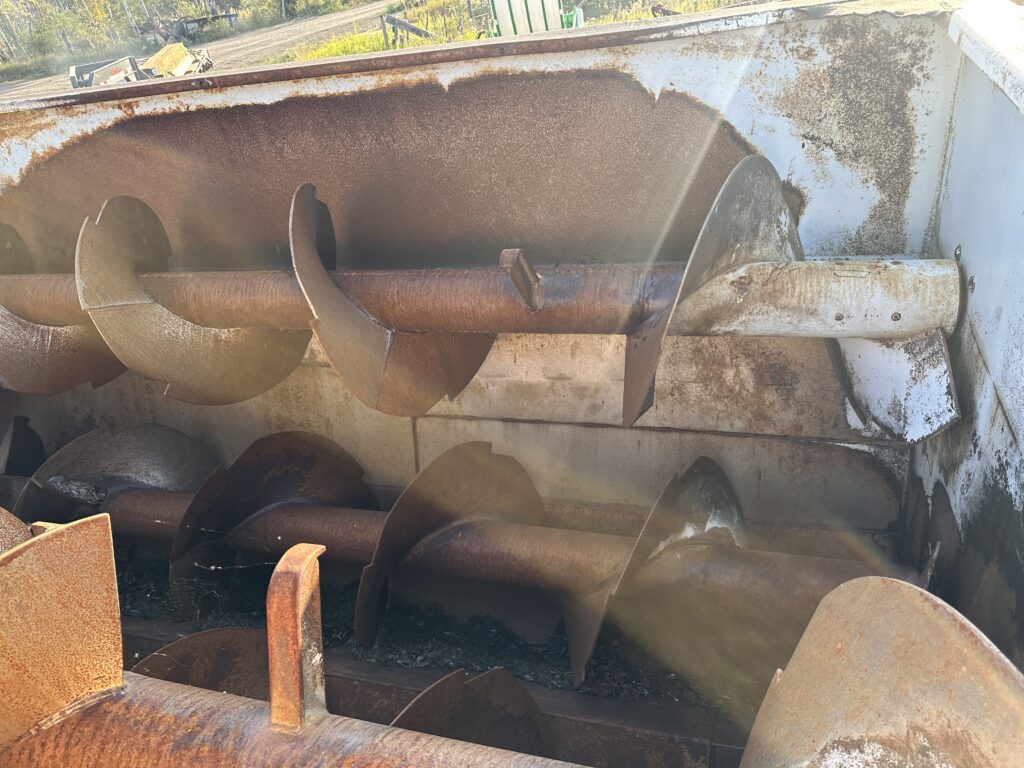 2001 International 4000 Truck w/ Henke Kwickmixer 11