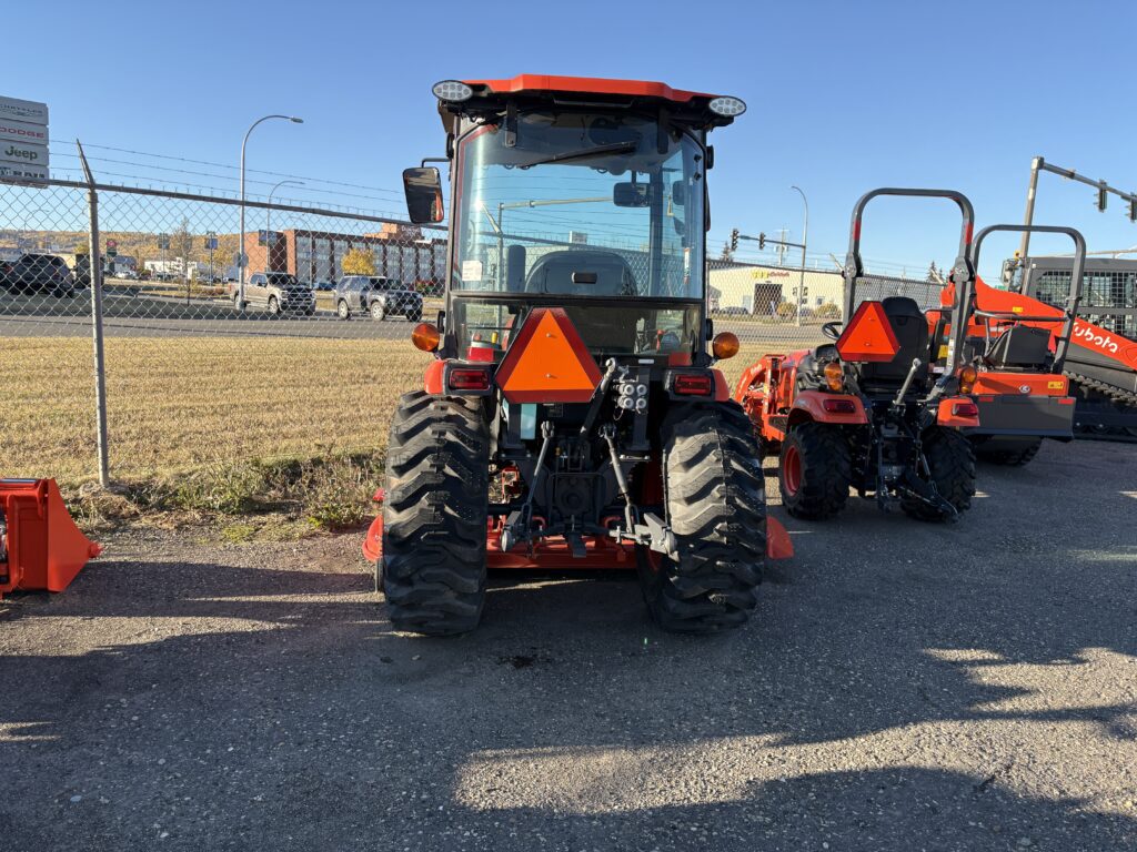 2023 Kubota LX3310HSDCC 1