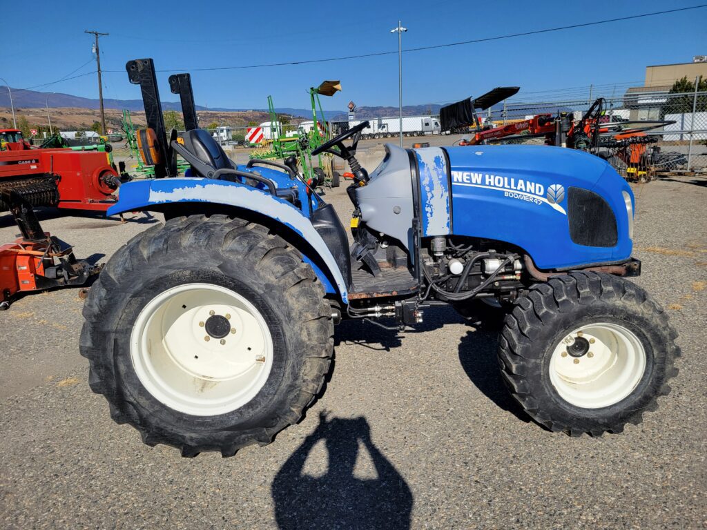 2015 New Holland Boomer 47 4