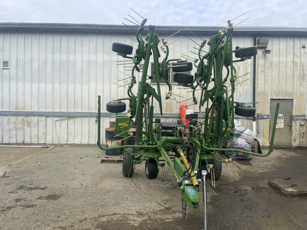 2022 Krone KWT882DB Tedder