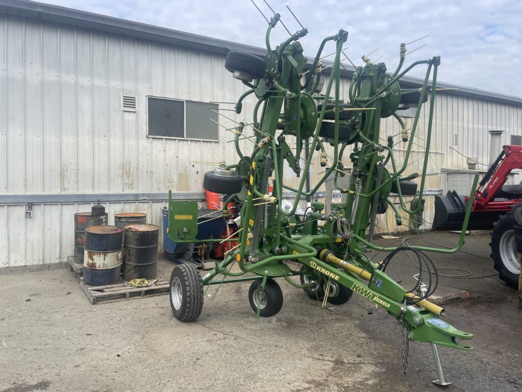 2022 Krone KWT882DB Tedder 1