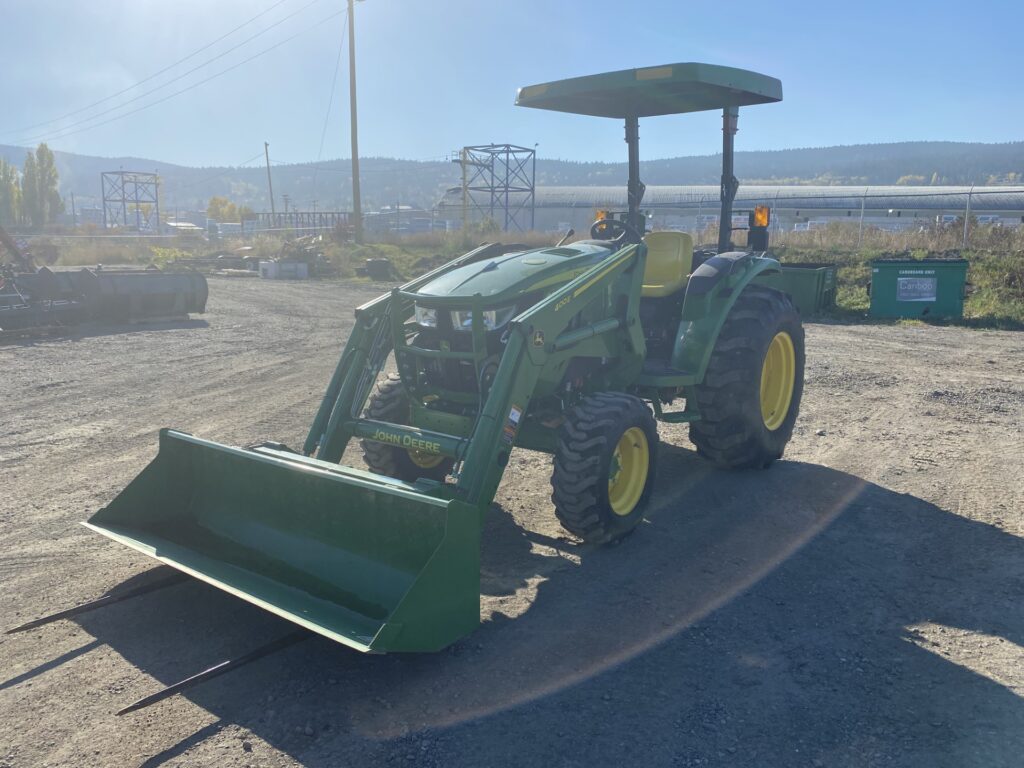 2018 John Deere 4052M 1
