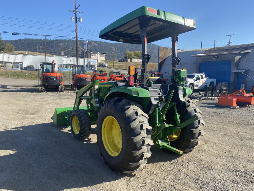 2018 John Deere 4052M 2