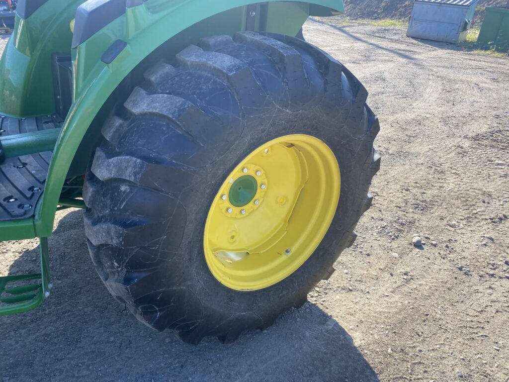 2018 John Deere 4052M 9