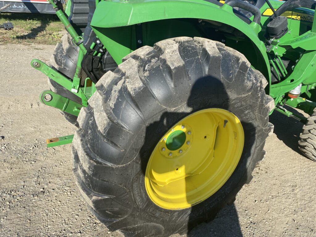 2018 John Deere 4052M 10