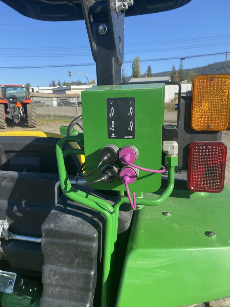 2018 John Deere 4052M 5