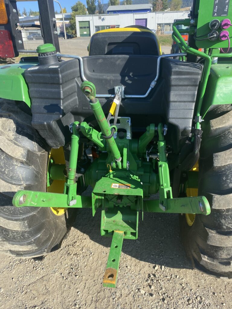 2018 John Deere 4052M 4