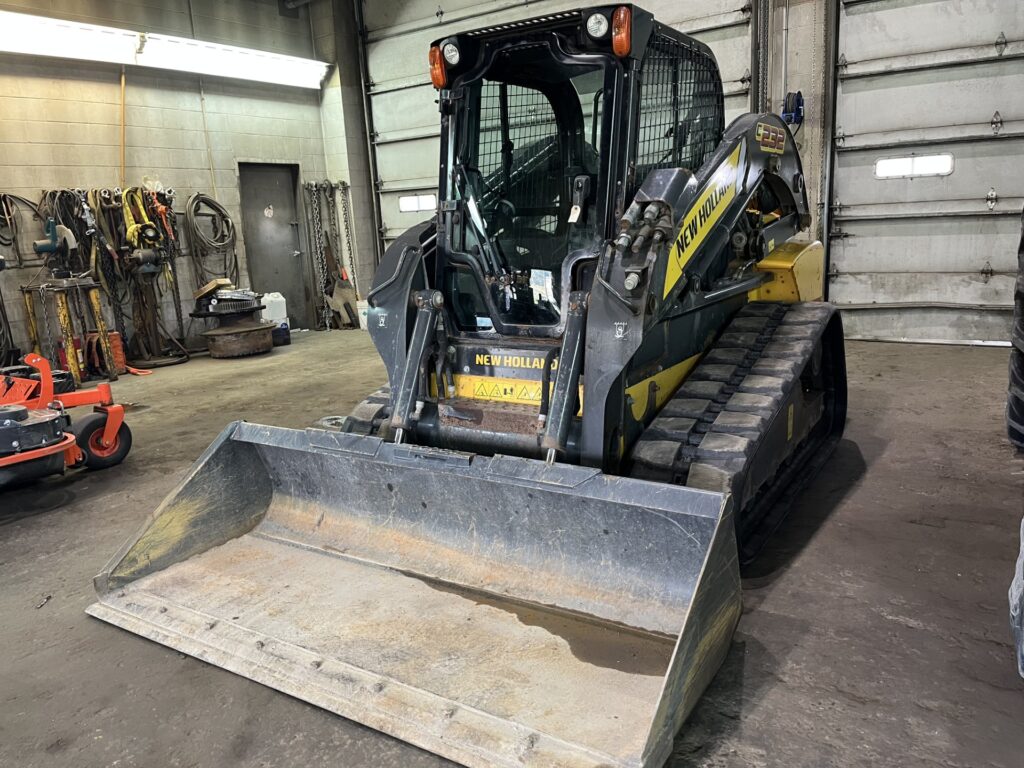 2013 New Holland C232 Track loader 1