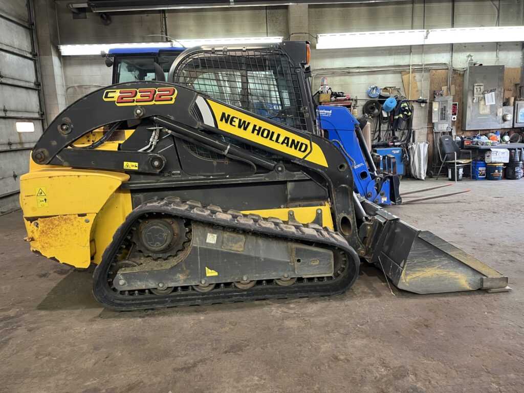 2013 New Holland C232 Track loader 4