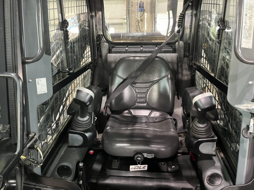 2013 New Holland C232 Track loader 8