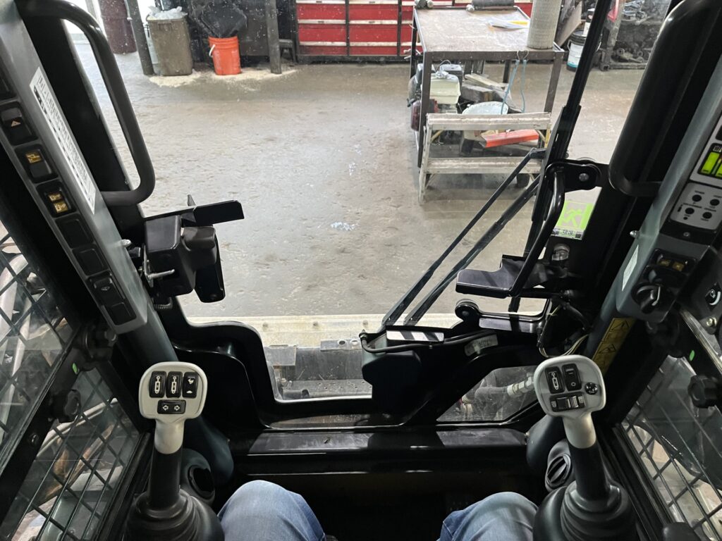 2013 New Holland C232 Track loader 11