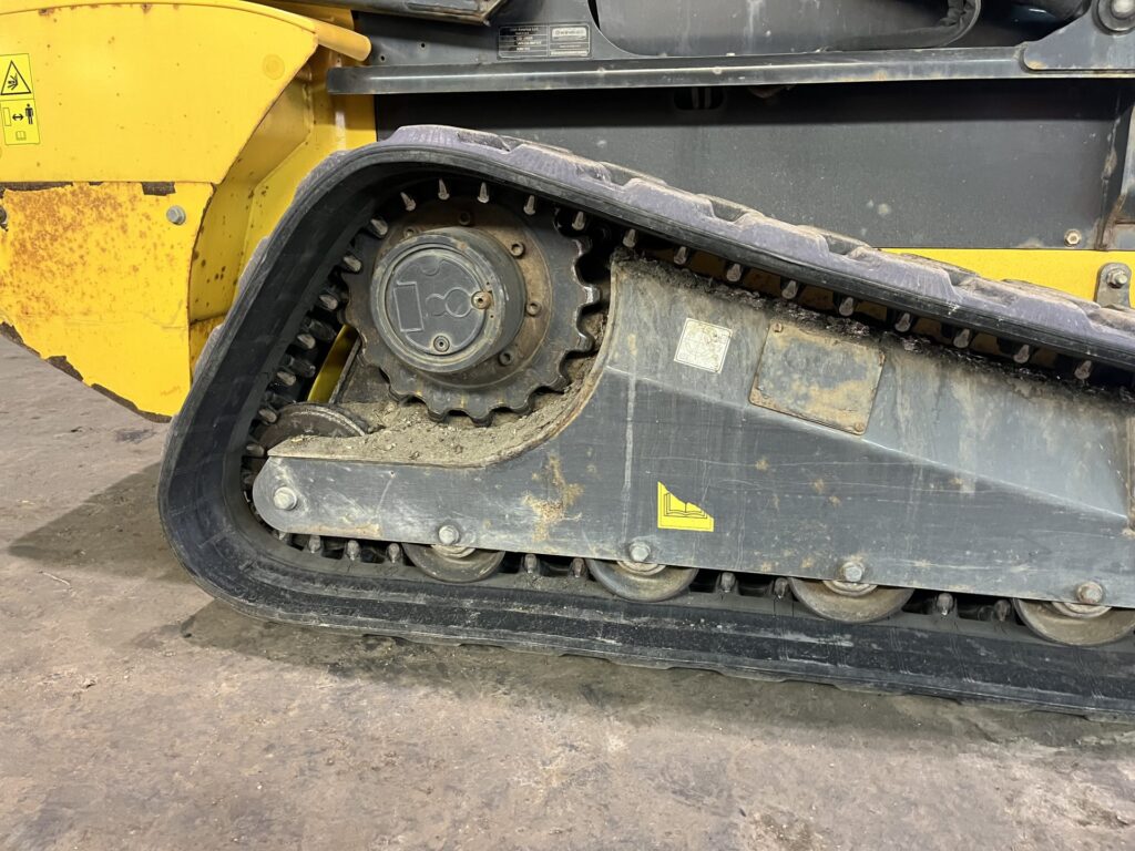 2013 New Holland C232 Track loader 6