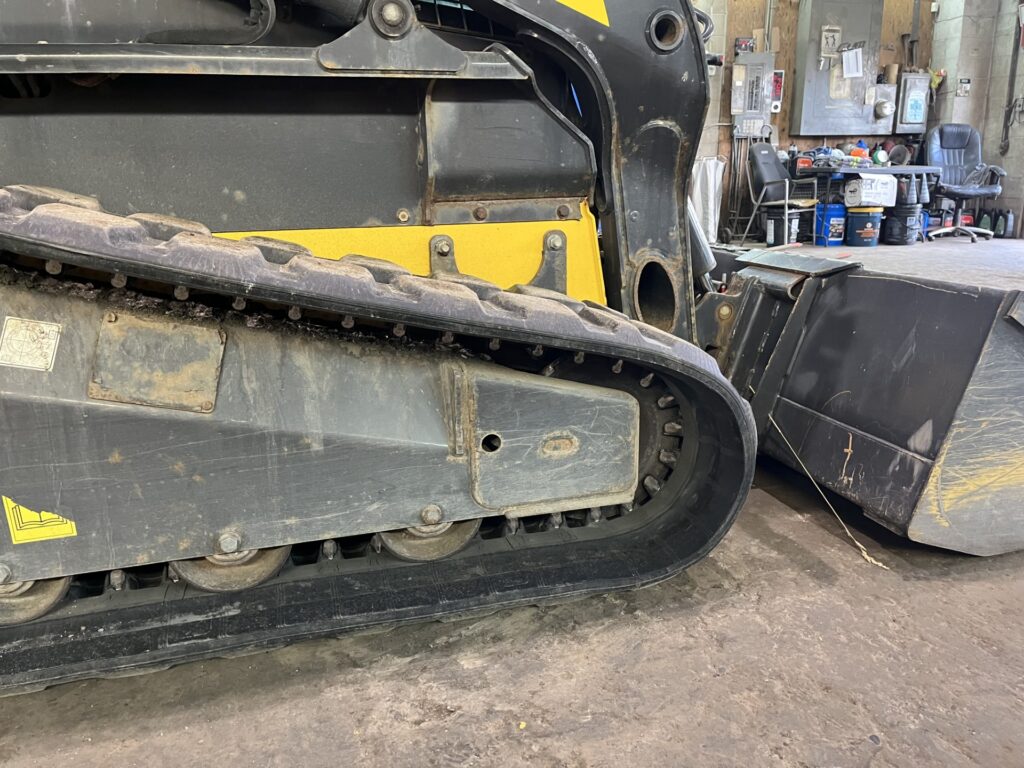 2013 New Holland C232 Track loader 5