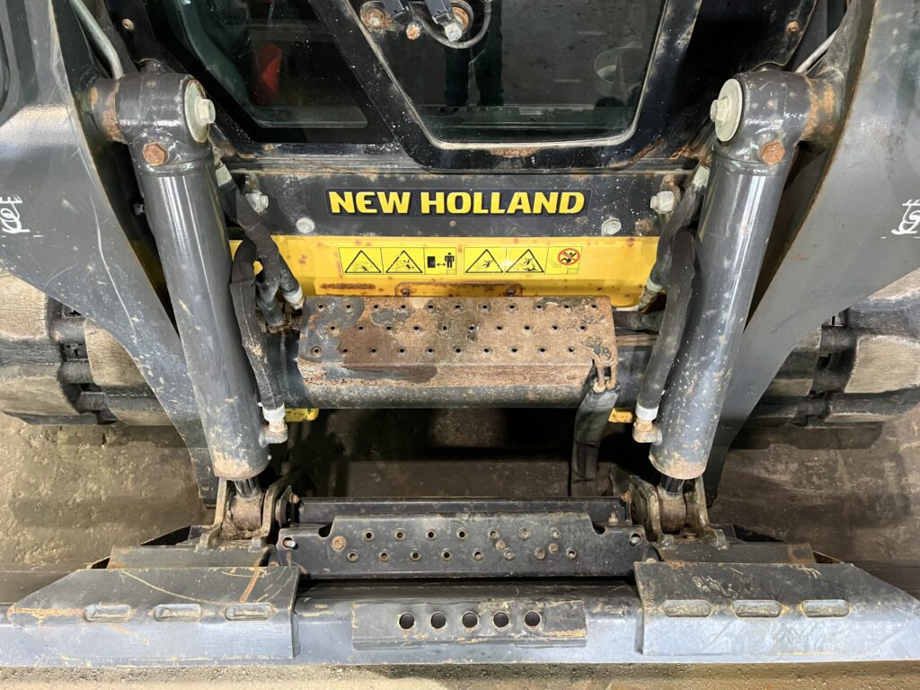 2013 New Holland C232 Track loader 3