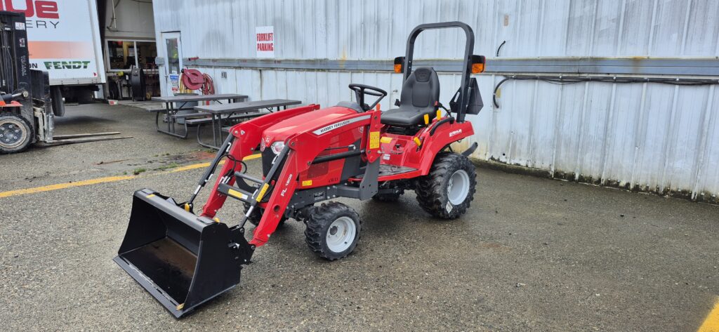 Massey Ferguson MFGC1723E 23 Hp HST Compact Tractor with loader 1