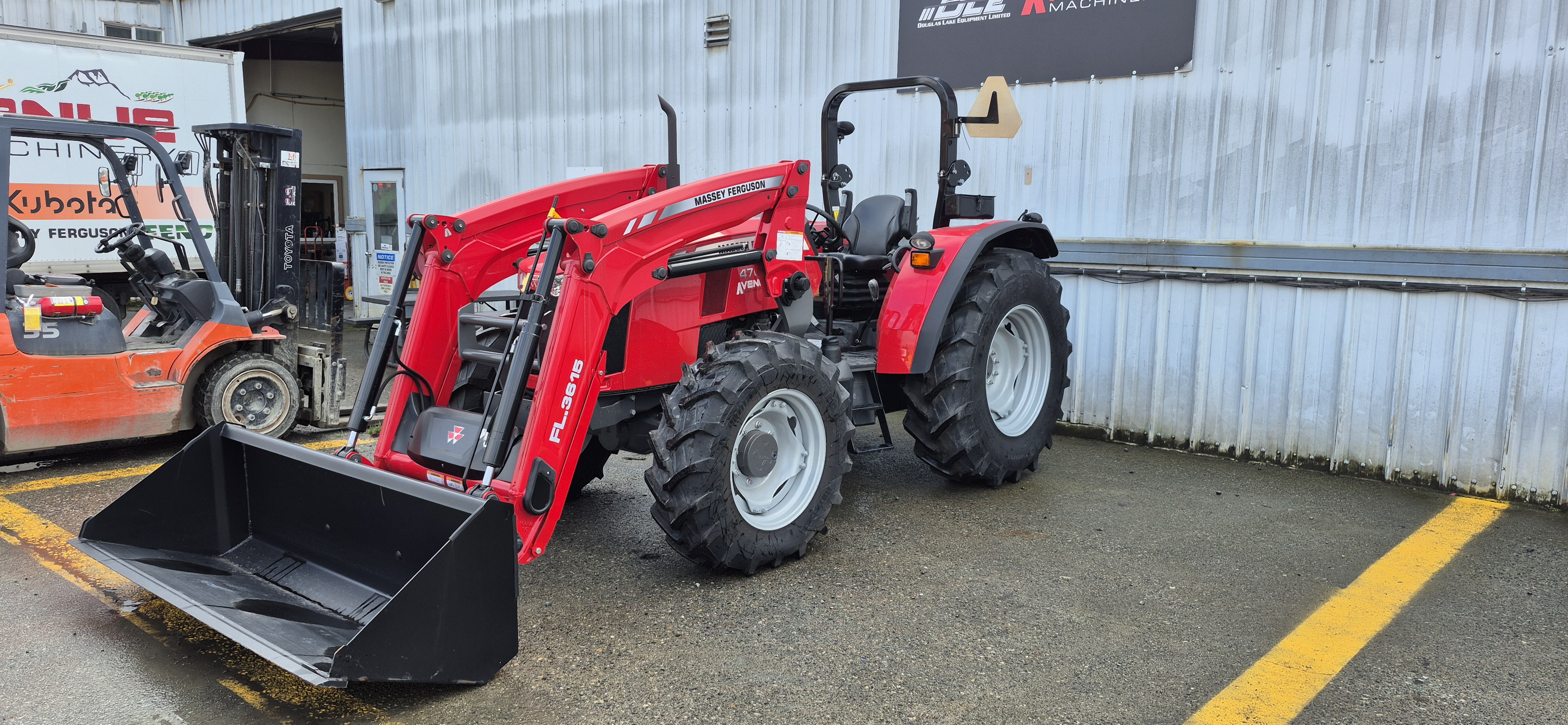 Massey Ferguson MF4707 Tractor, 4WD, 70 hp Open Station Tractor with Loader
