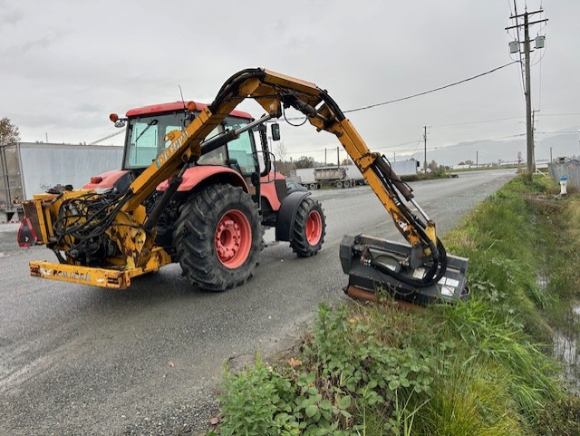 2009 Kubota M108SDSC Tractor with Boom Mower 5