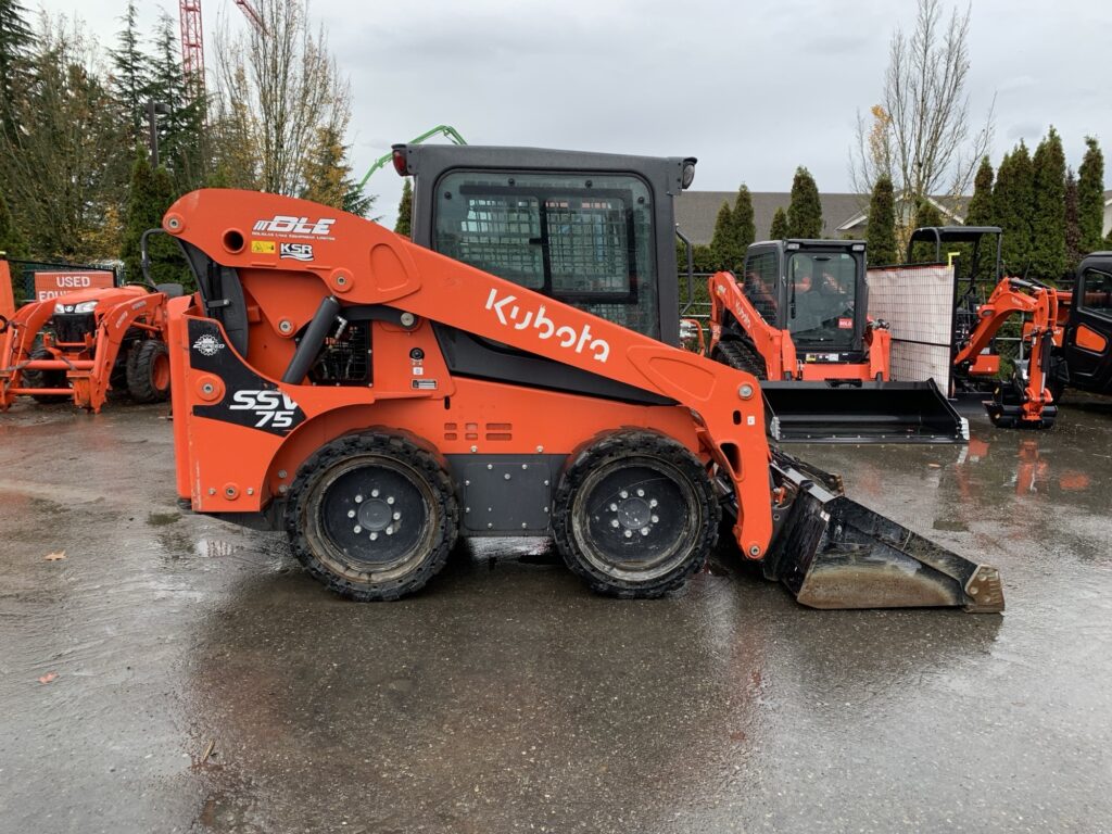 2022 Kubota SSV75P 2