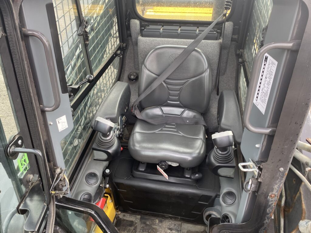 2013 New Holland C232 Track loader 7