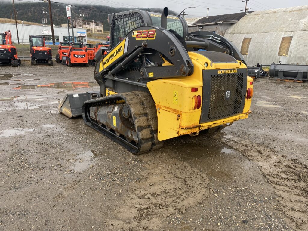 2013 New Holland C232 Track loader 1