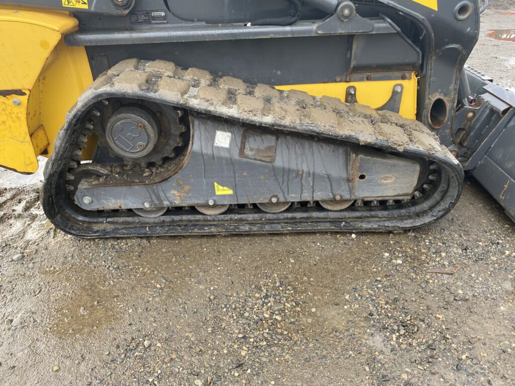 2013 New Holland C232 Track loader 6