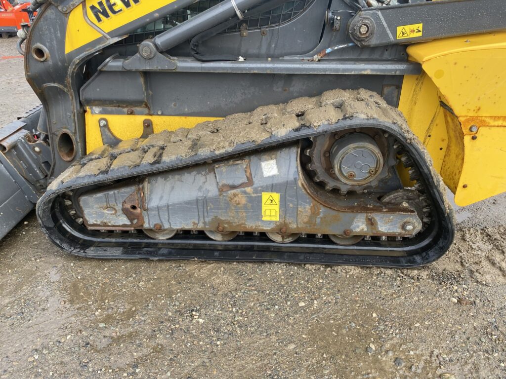 2013 New Holland C232 Track loader 3