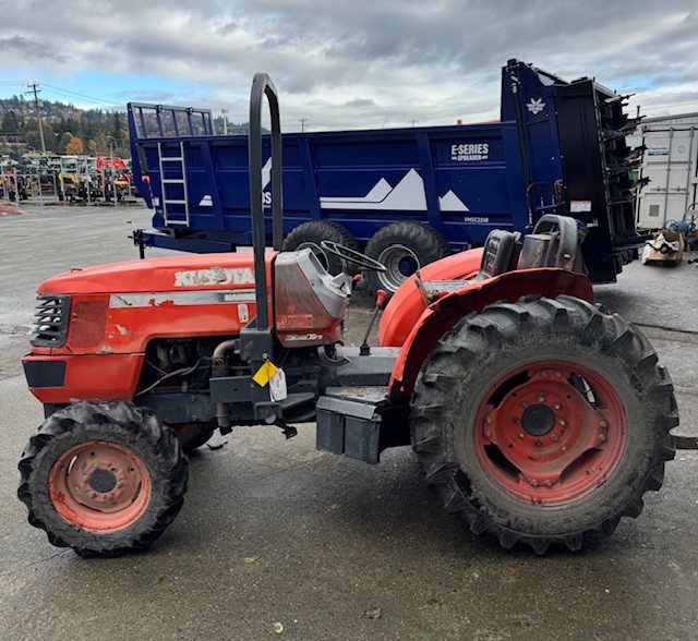 2000 Kubota M8200 Narrow