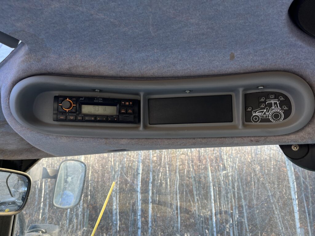 2006 New Holland TS125A Tractor w/ 840TL Loader 7