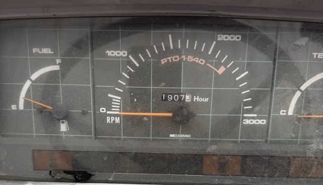 2000 Kubota M8200 Narrow 4