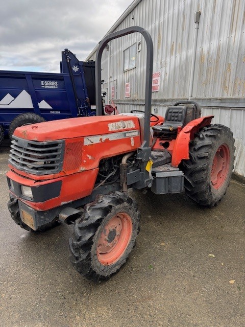 2000 Kubota M8200 Narrow 1