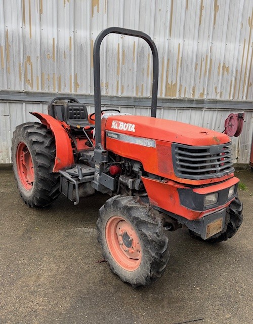2000 Kubota M8200 Narrow 2