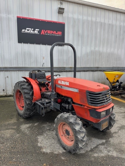 2000 Kubota M8200 Narrow