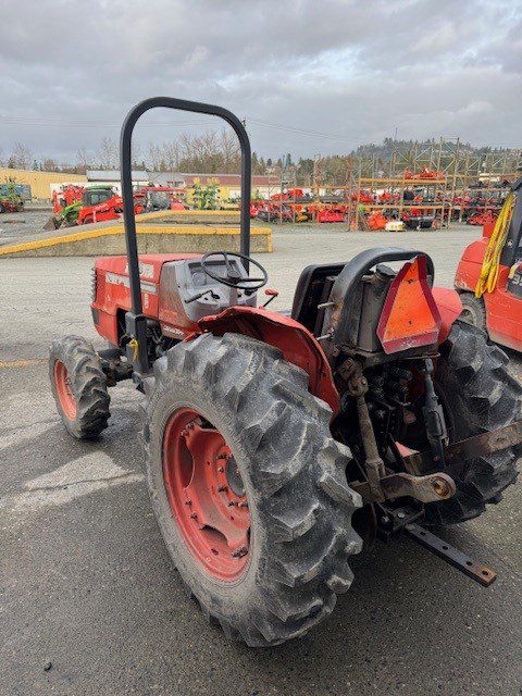 2000 Kubota M8200 Narrow 2